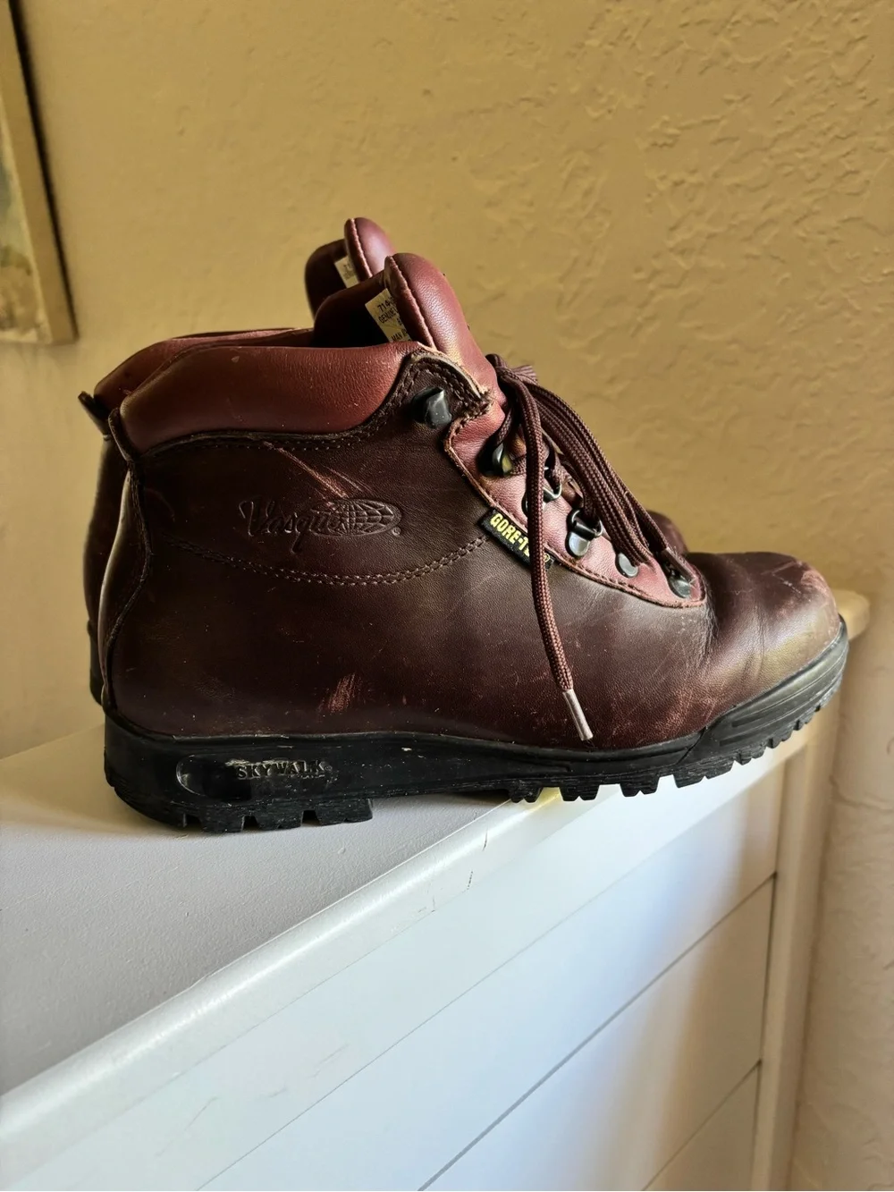 Womens VASQUE Sundowner GTX Leather Waterproof Hiking Boots / Size 9.5 Medium